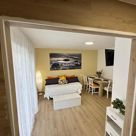 Apartamento Room Laredo 招待所 3*